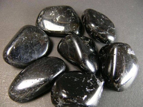 Tourmaline noire pierres  ( tourmaline noire l )